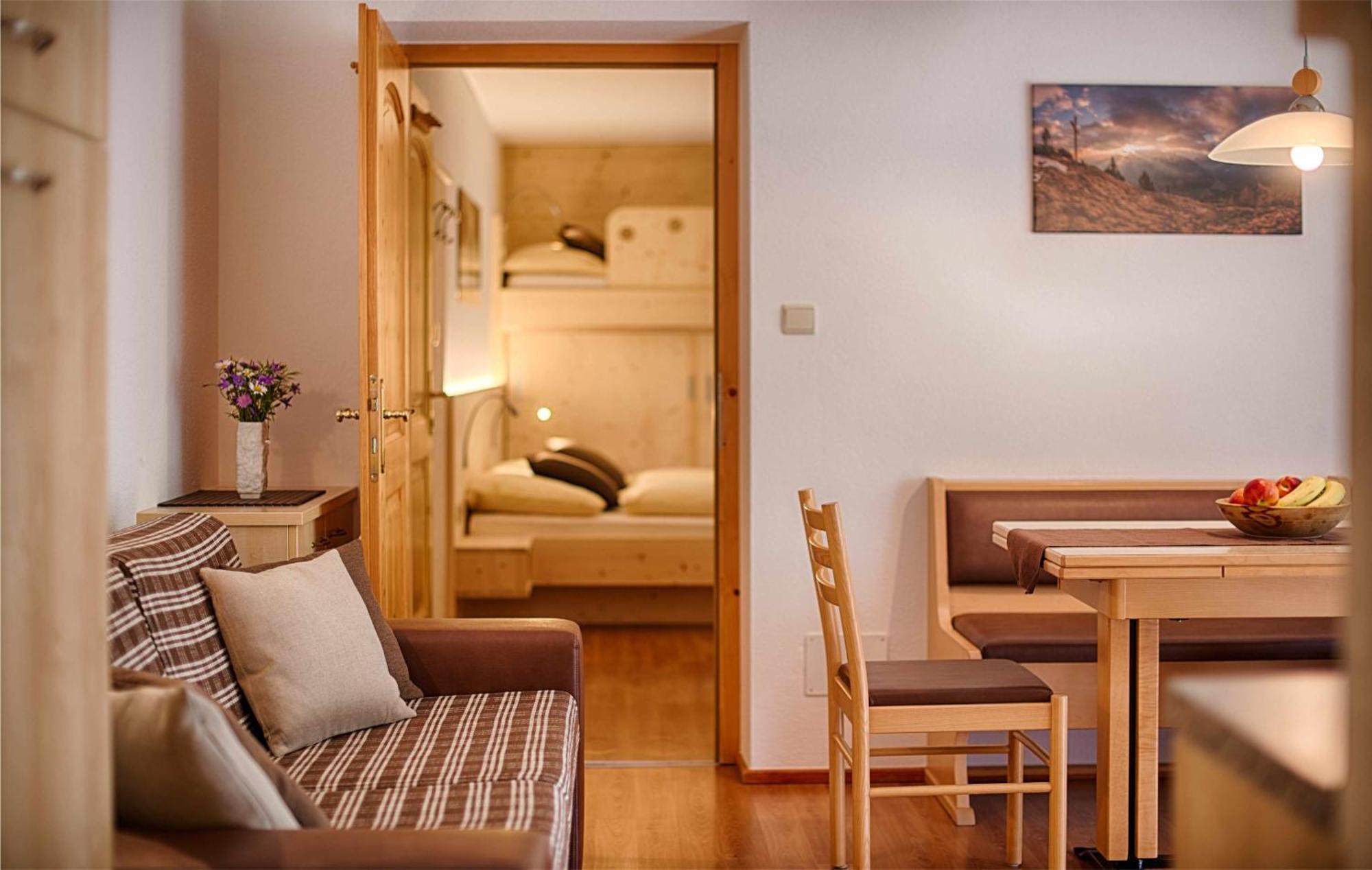 Apartments & Wellness Loefflerblick Cadipietra Chambre photo